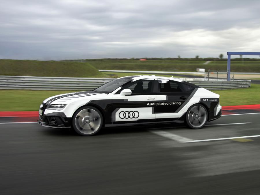  Audi RS7 Sportback Piloted Driving Concept 2014 года  (фото 14 из 22)